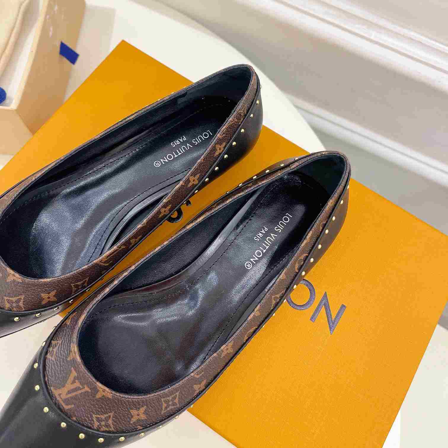 Louis Vuitton Signature Flat Ballerina   1AACKB - EUR FASHION