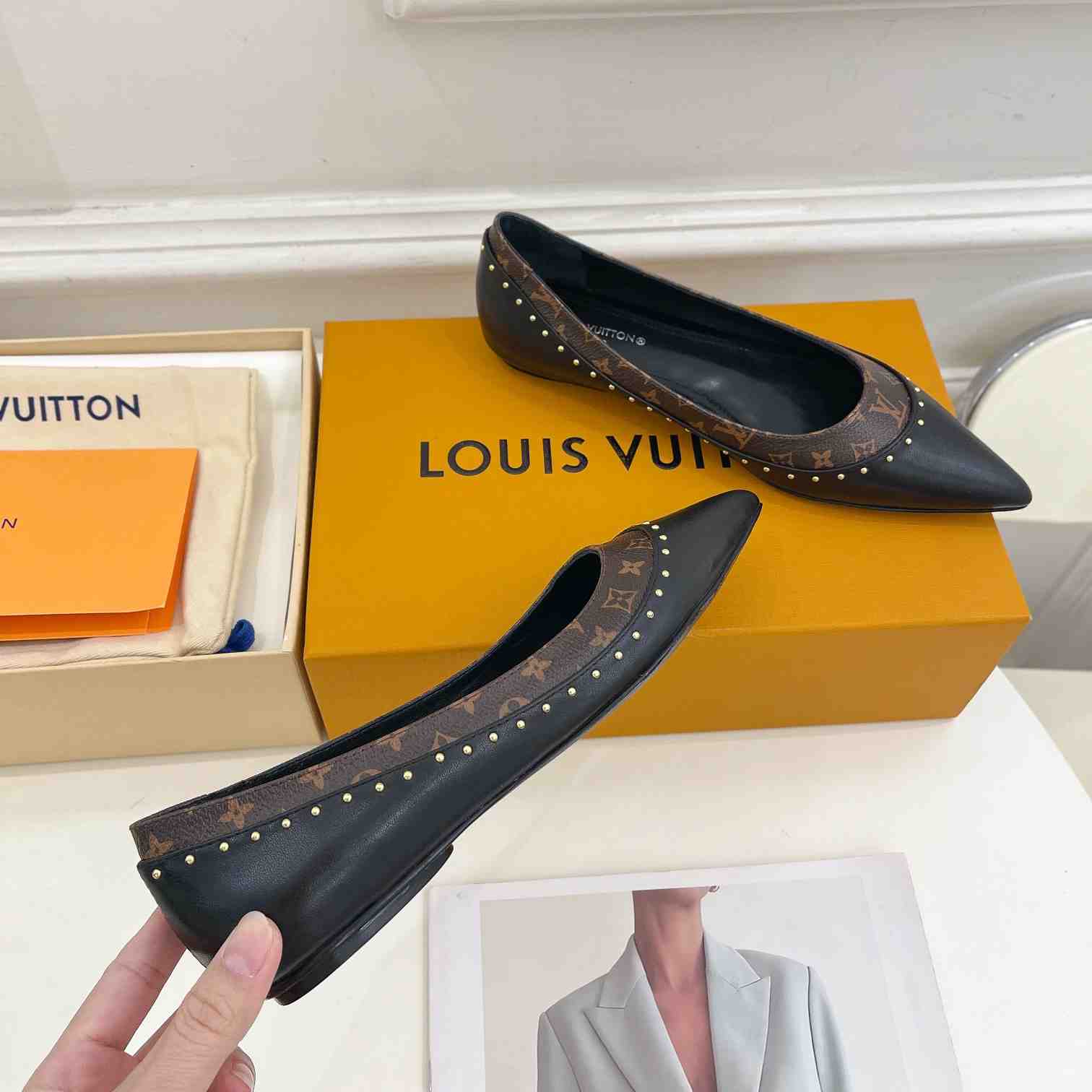 Louis Vuitton Signature Flat Ballerina   1AACKB - EUR FASHION