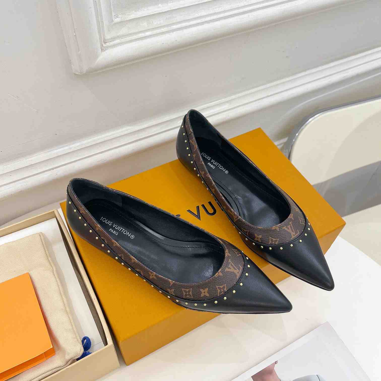 Louis Vuitton Signature Flat Ballerina   1AACKB - EUR FASHION