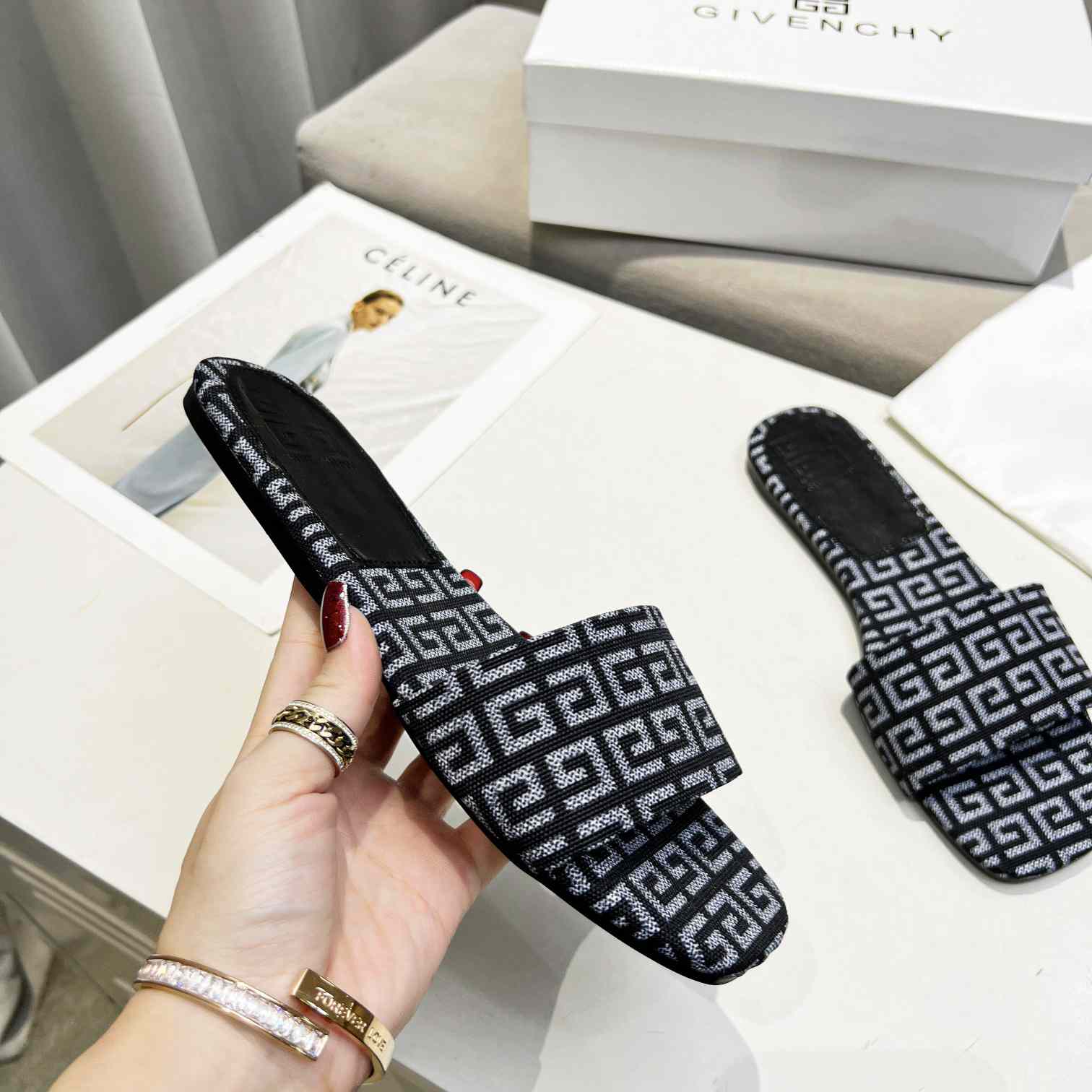 Givenchy 4G Flat Mule Sandals - EUR FASHION