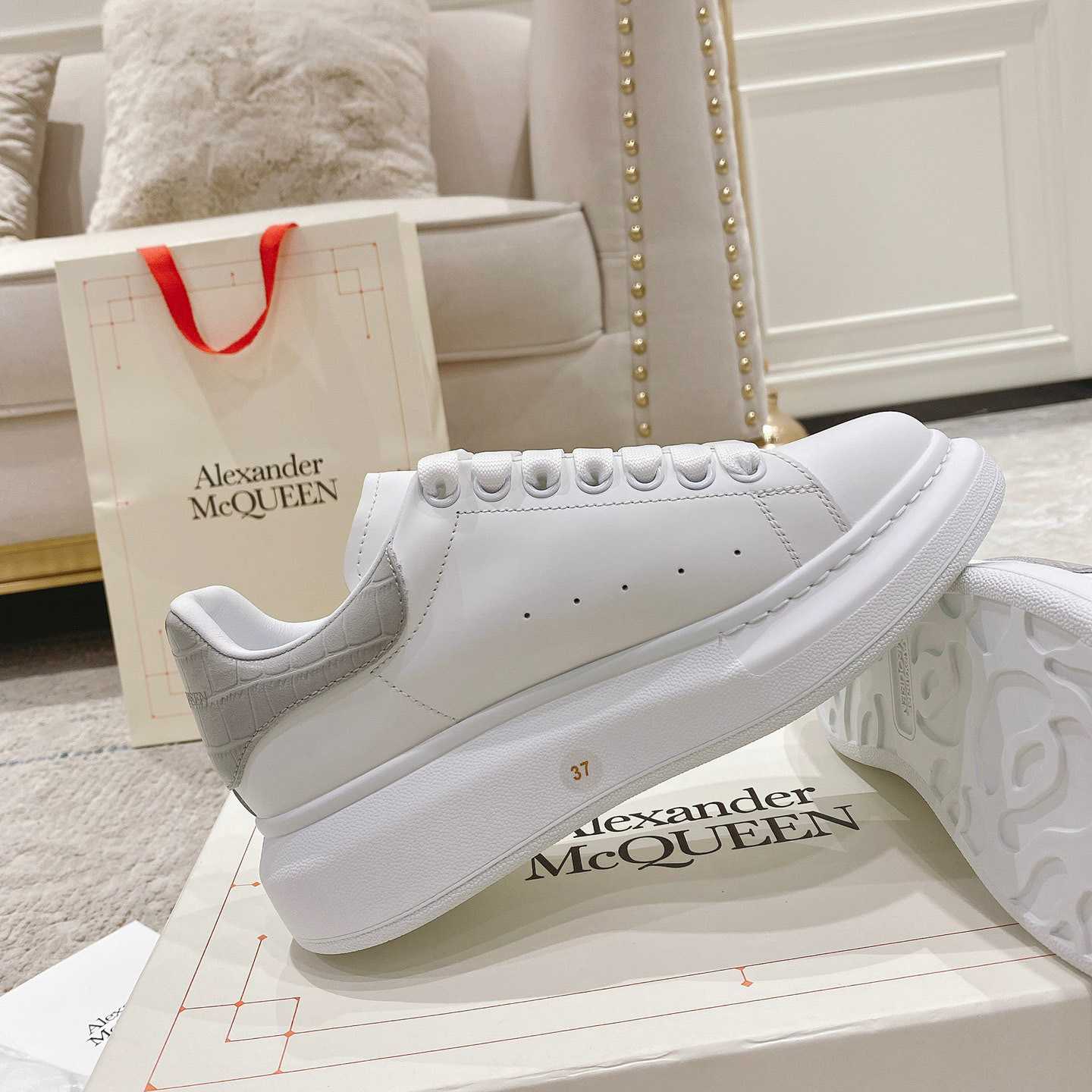 Alexander Mqueen Oversized Sneaker In White/Grey - EUR FASHION