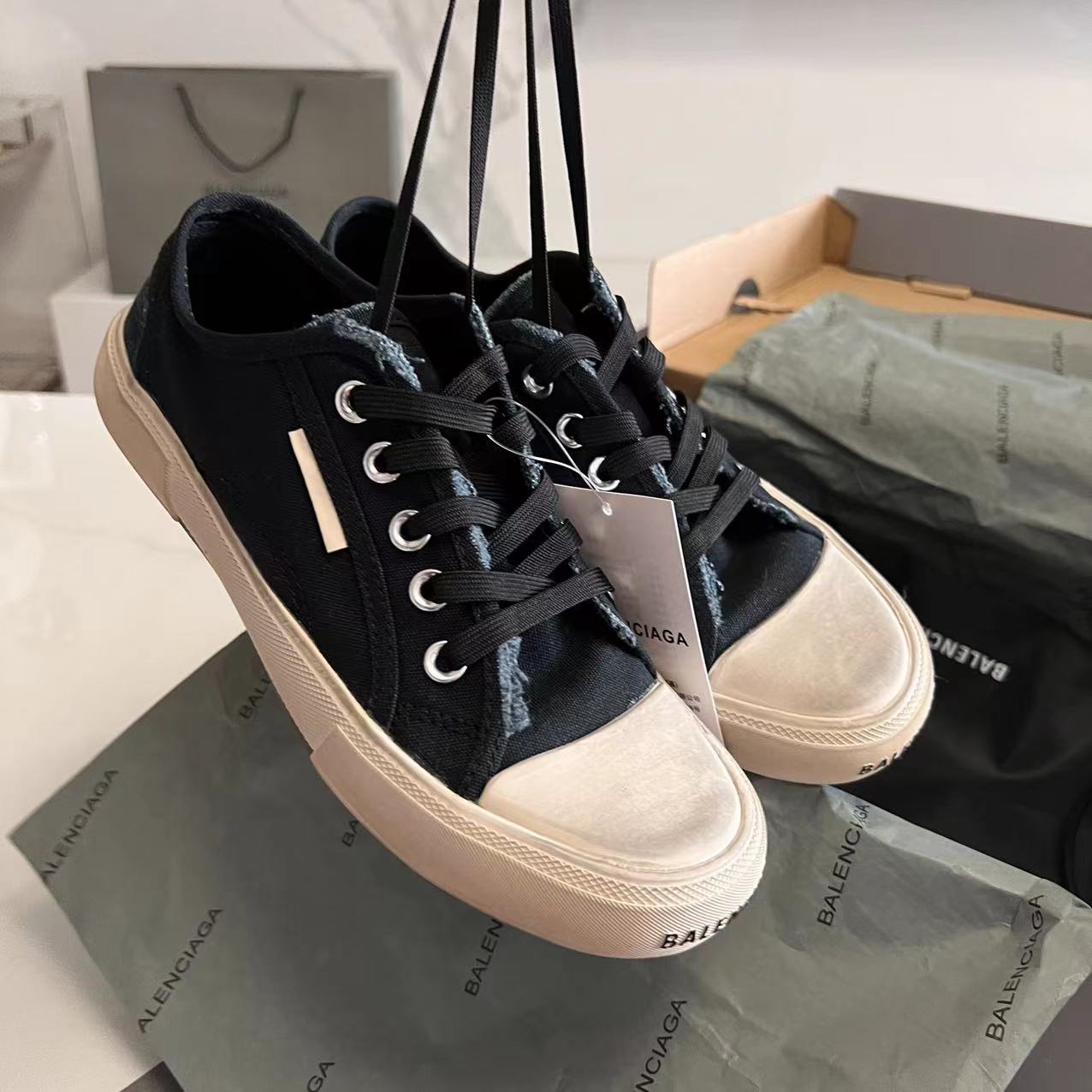 Balenciaga Paris Low Top Sneaker In Black  - EUR FASHION