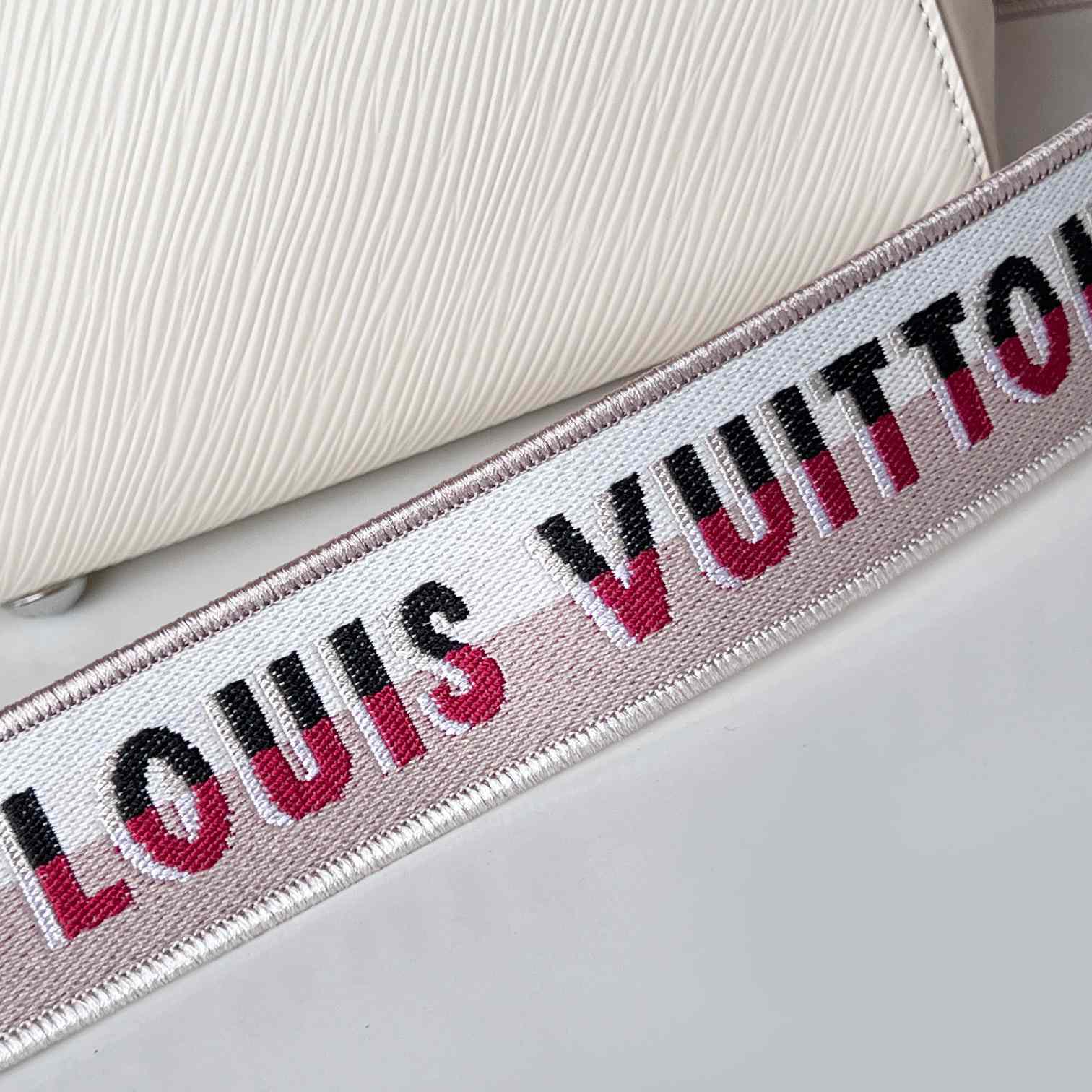 Louis Vuitton Cluny Mini (20 x 16 x 7.5cm)M58928 - EUR FASHION