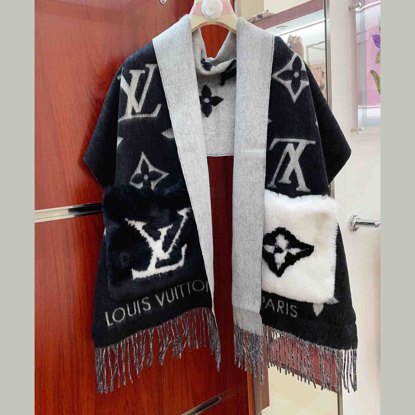 Louis Vuitton Cold Reykjavik Scarf - EUR FASHION