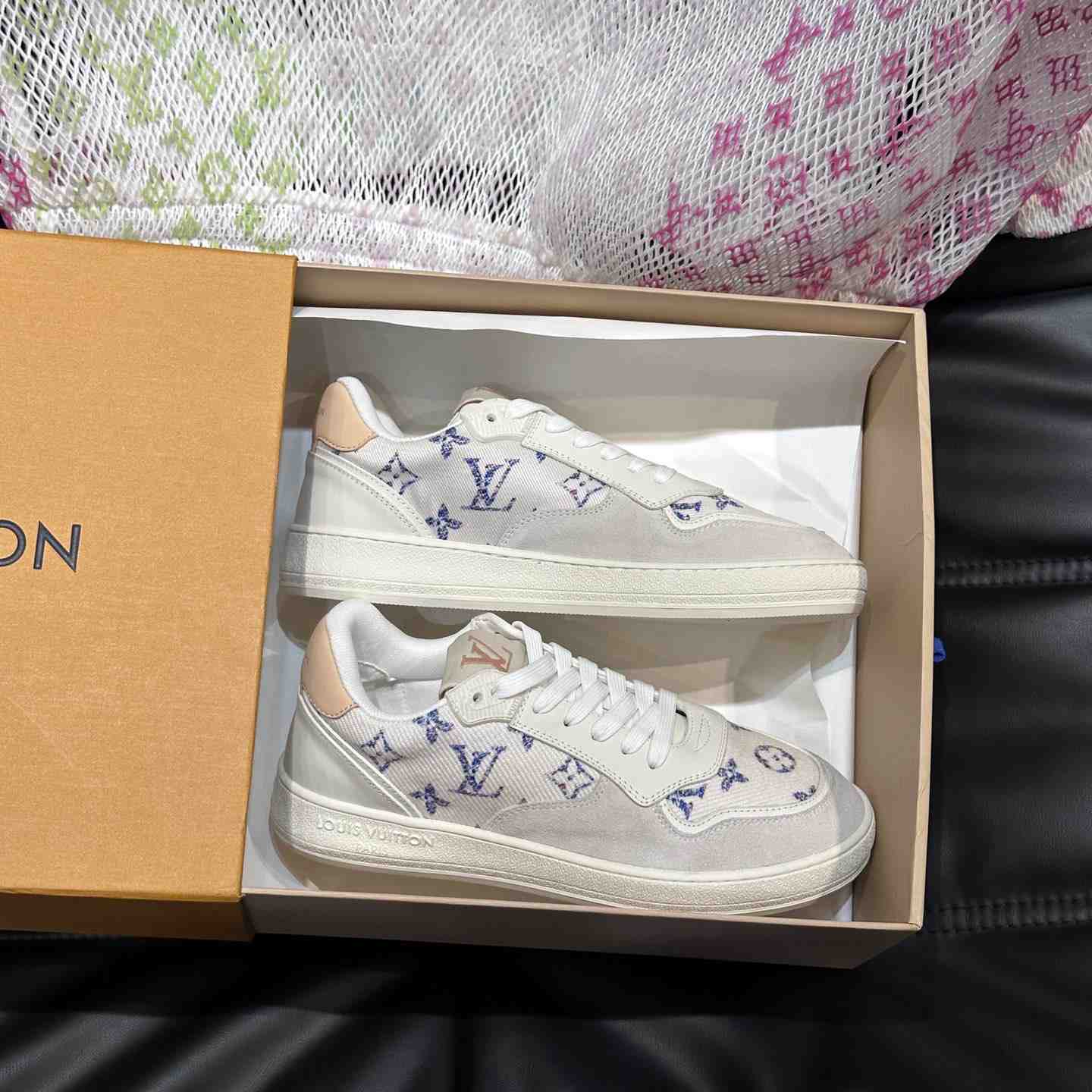 Louis Vuitton Monogram Sneaker  - EUR FASHION