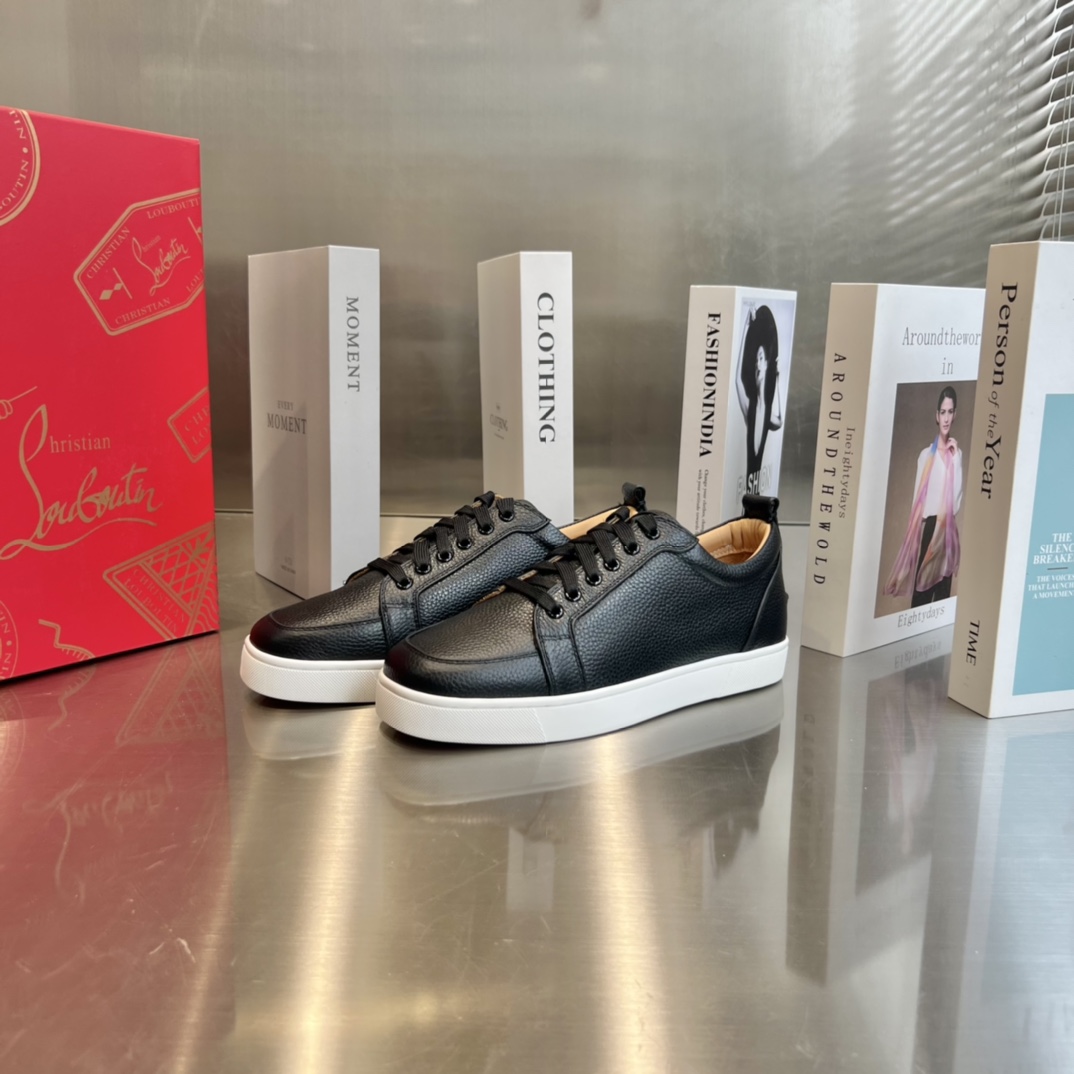 Christian Louboutin Sneakers - EUR FASHION