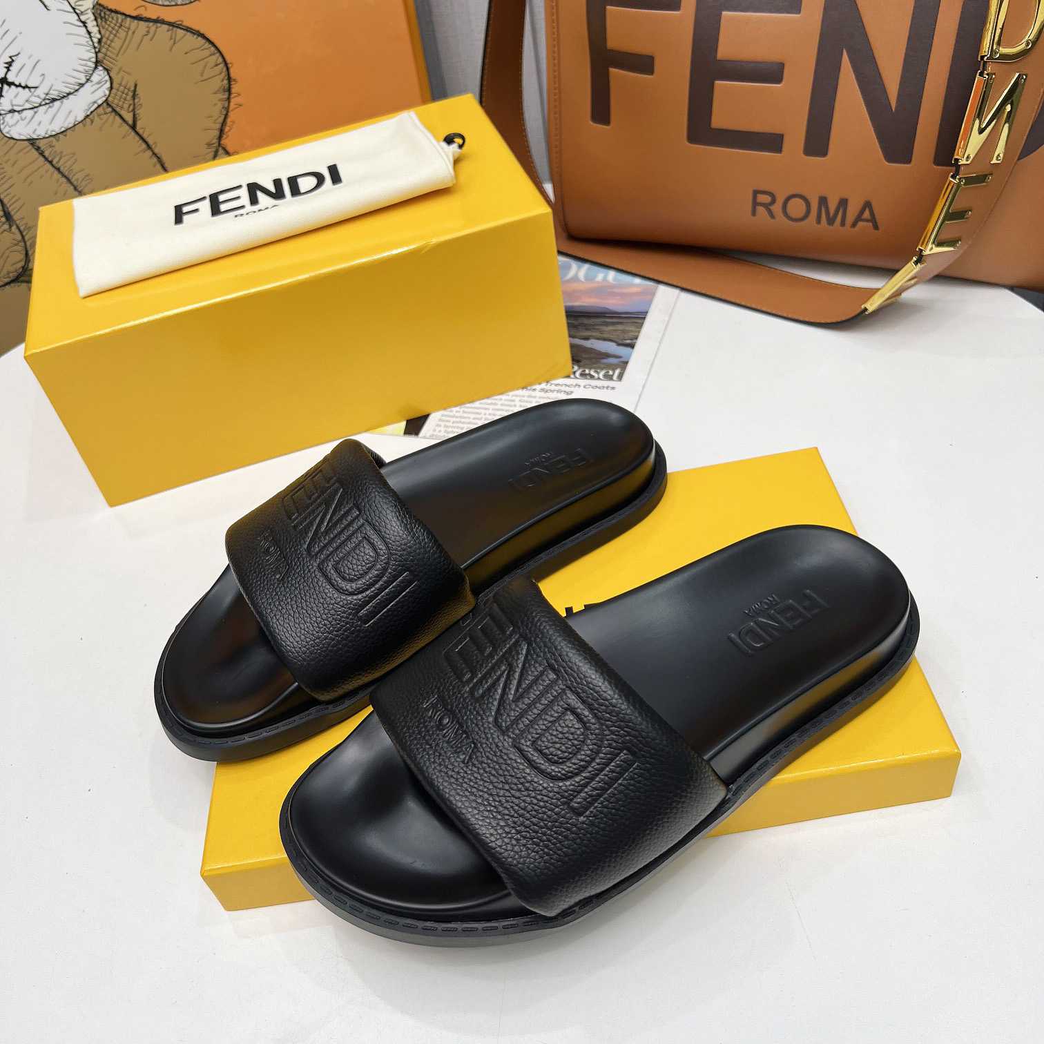 Fendi Roma Slides Black Leather Fussbett - EUR FASHION