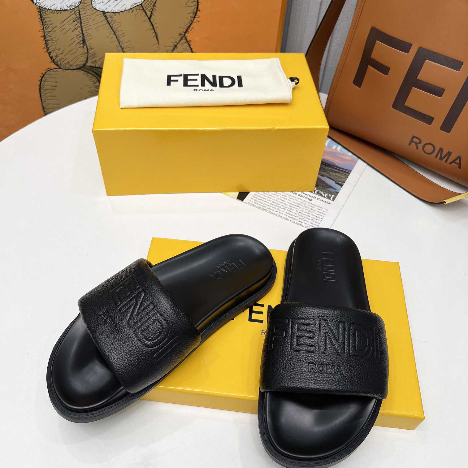 Fendi Roma Slides Black Leather Fussbett - EUR FASHION