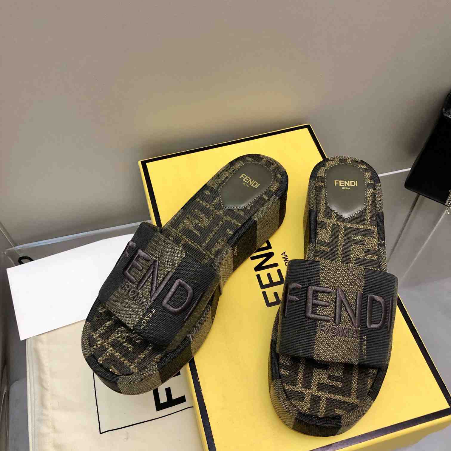 Fendi Sunshine Brown Fabric Flatform Slides - EUR FASHION