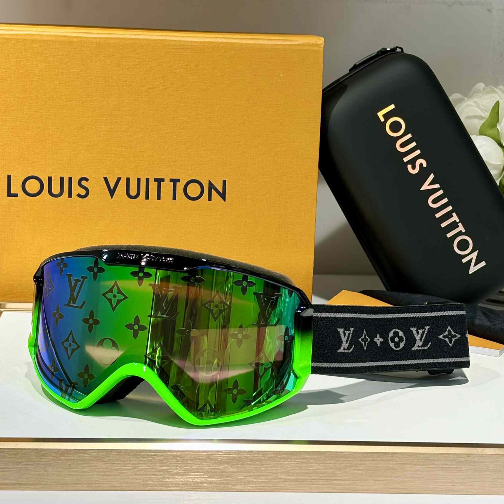 Louis Vuitton LV Snow Mask     - EUR FASHION