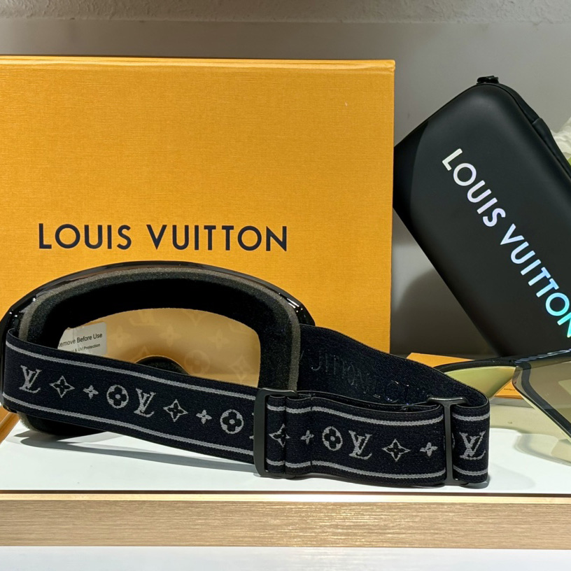 Louis Vuitton LV Snow Mask     - EUR FASHION