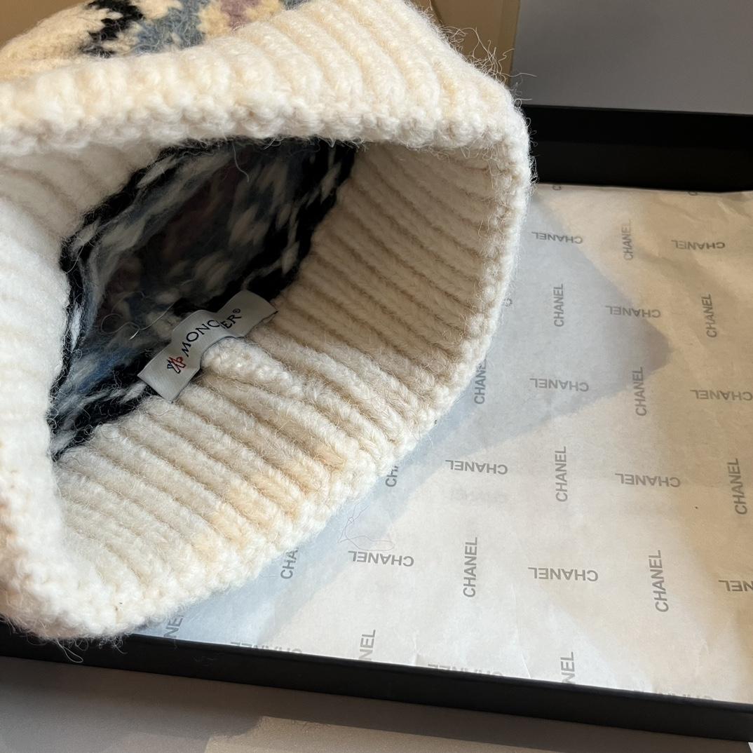 Moncler Beanie  - EUR FASHION