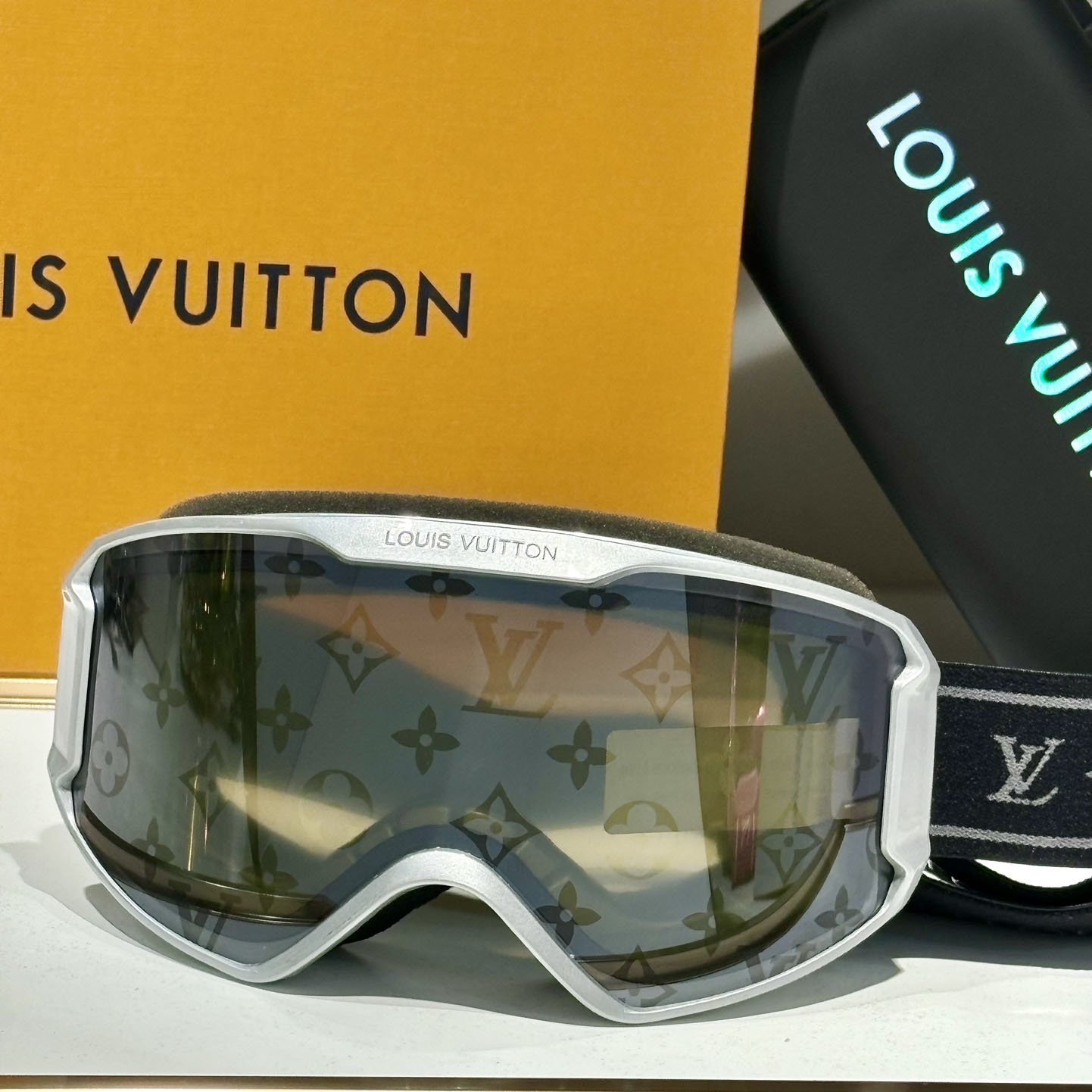 Louis Vuitton LV Snow Mask     - EUR FASHION