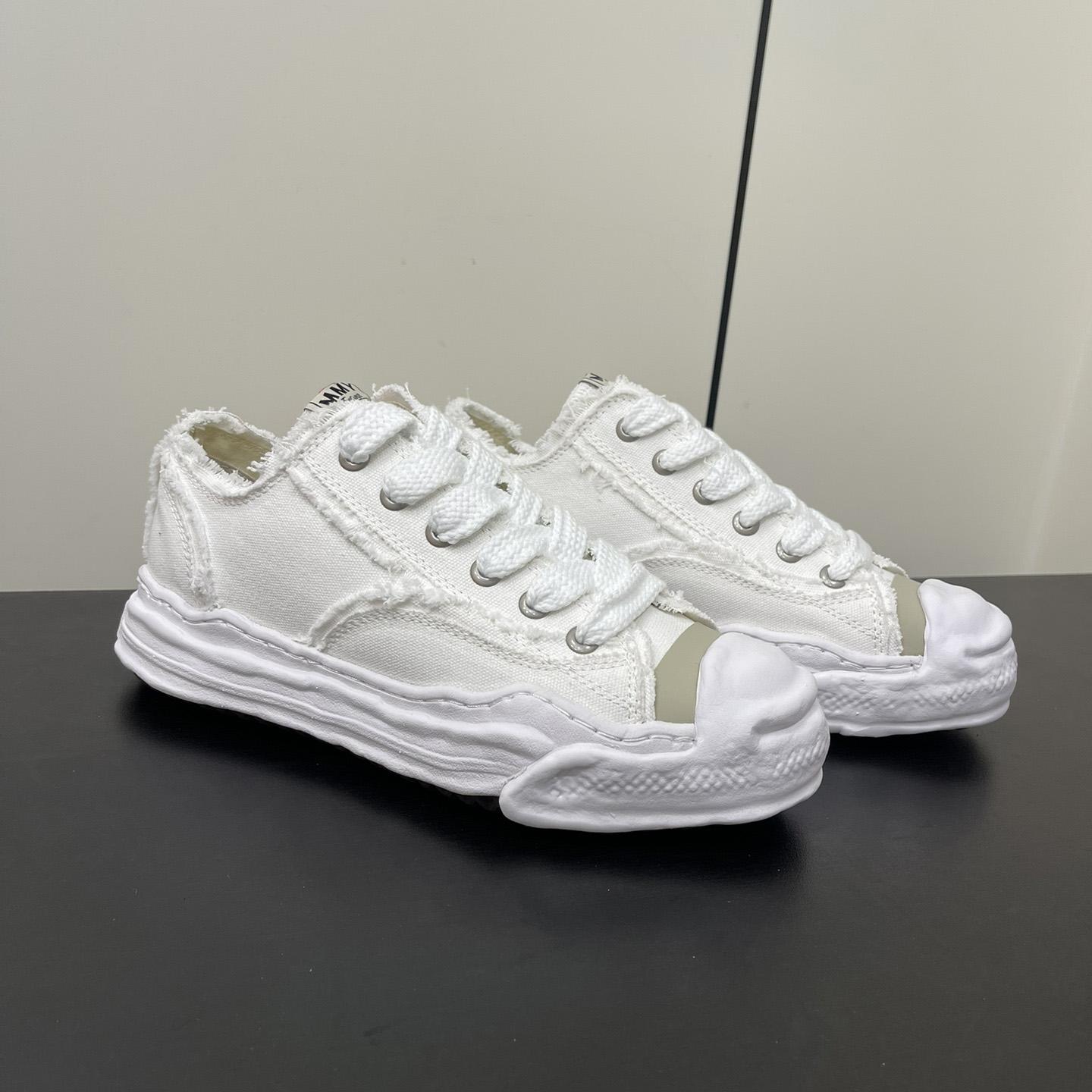 Maison Mihara Yasuhiro Low-Top Sneakers - EUR FASHION